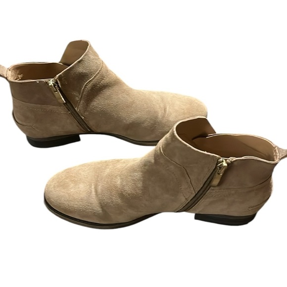 Franco Sarto Kelton Woman’s Ankle Boot Tan Suede Side Zip Gold Studded Size 8.5 - Picture 3 of 6